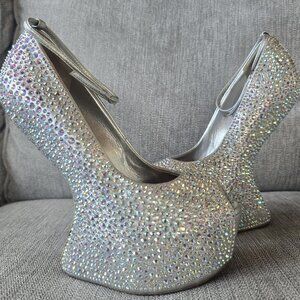 Giuseppe Zanotti Silver Leather Heelless Peep Toe Pumps